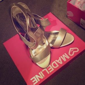 Never Worn! Gold Wedding, Prom, or Dress shoes!